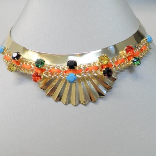 Collier Reminiscence collection Tropical rigide en metal dore , cristal de Swaro
